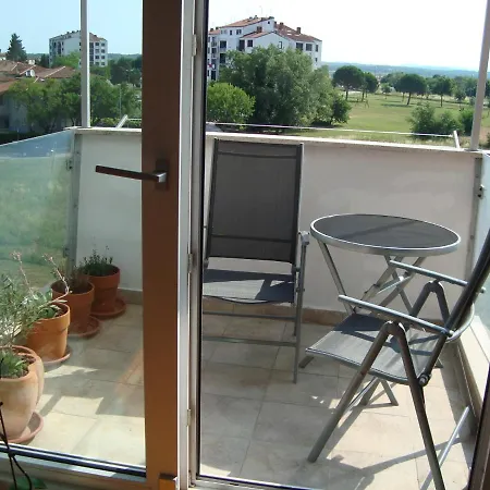 Lela Apartment *